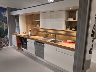 Showroom keukenopstelling, Dankuchen Design, wit hoogglans