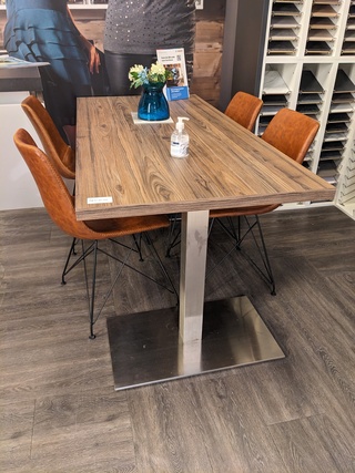 Kantoortafel met stoelen