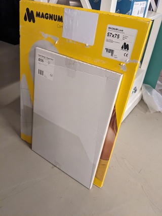 Kast met diverse sanitair toebehoren