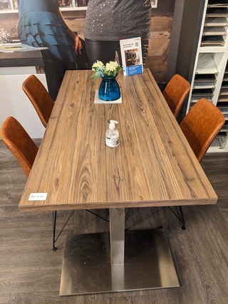 Kantoortafel met stoelen