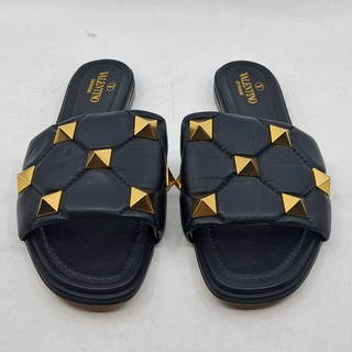 Paar slippers maat 38, Valentino