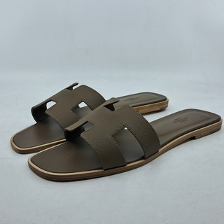 Paar slippers, maat 41, Hermés