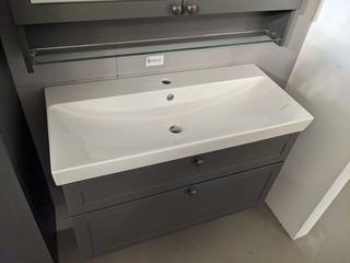 Showroom badkameropstelling Pelipal, grijs