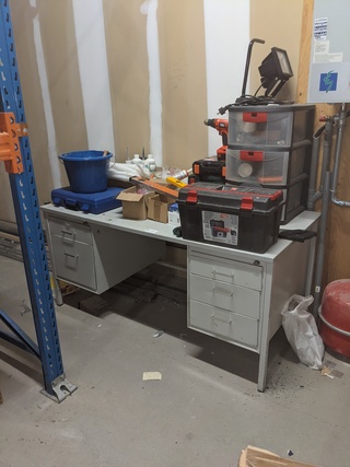 Diverse gereedschap incl. bureau