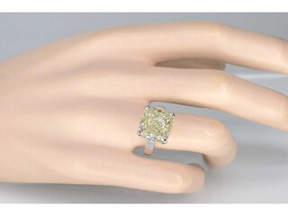 Witgouden solitaire ring met een diamant van 10.03 carat