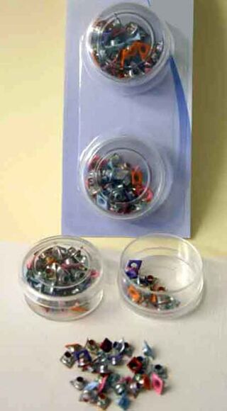 Ca. 750x Eyelets diverse uitvoeringen, eyelets doosjes