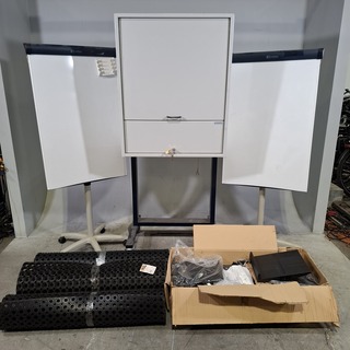 3x Rubberen mat, 2x verrijdbaar whiteboard en 1x display