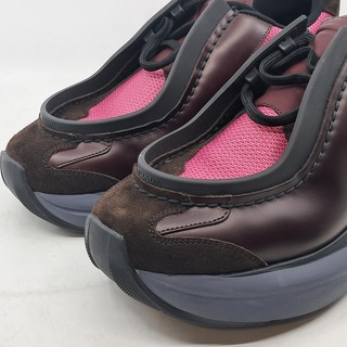 Paar sneakers, maat 6,5, Prada