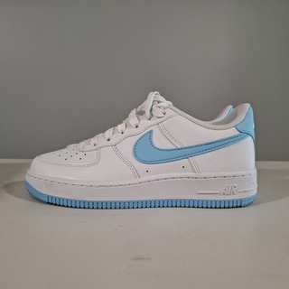 Paar sneakers, maat 36, Nike, Air Force 1 FV5948-107