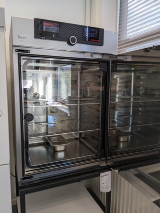 Broedstoof op onderstel Memmert, IC0150med