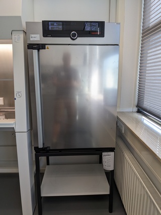 Broedstoof op onderstel Memmert, IC0150med