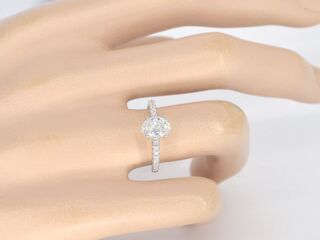 Witgouden solitair ring met 1.00 carat ovaal geslepen diamant en Brilj