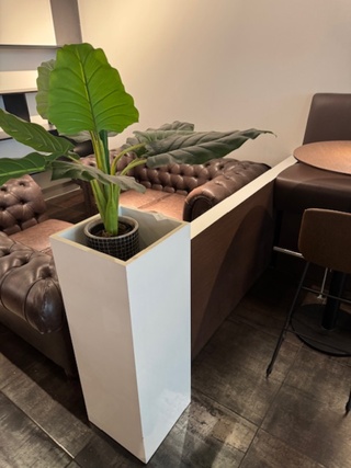 Roomdivider met bloembak, wit/bruin