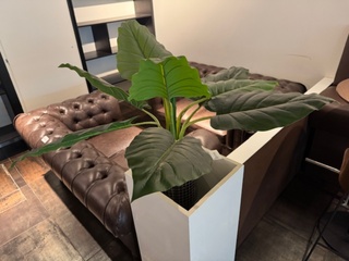 Roomdivider met bloembak, wit/bruin