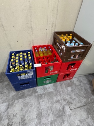 7x krat Frisdrank en wijn, deels aangebroken