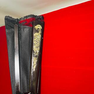 Antieke waaier – Black flowers – Bakeliet handvat