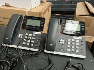 Partij diverse kantoorartikelen W.o. yealink, logi, lenovo
