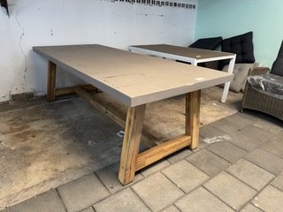 Tuintafel met acaciahouten poten 250×100,5×78 cm Buiten.