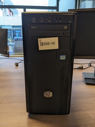 Computer met 2x monitor Coolermaster, core i5