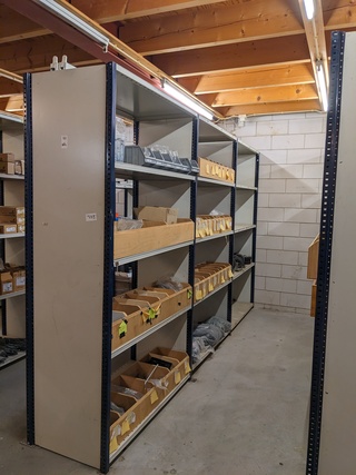 Assortiment meubelbevestigingsmateriaal o.a. Hettich, in 7,20 meter st