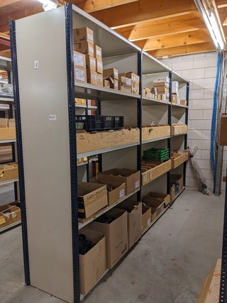 Assortiment meubelbevestigingsmateriaal o.a. Hettich, in 7,20 meter st