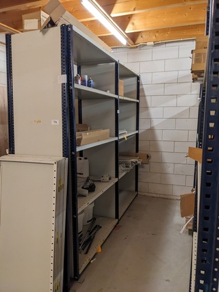 Assortiment meubelbevestigingsmateriaal o.a. Hettich, in 6,0 meter ste