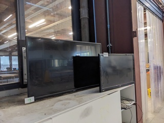 2x Beeldscherm LG, Akai
