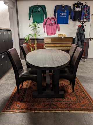 Eetkamertafel met 4x stoel