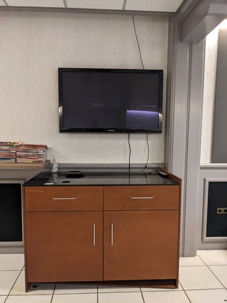 Koffiemachinemeubel met televisie