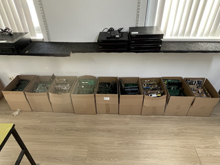 9x doos met printplaten/moederborden
