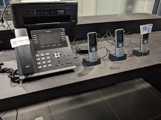 Telefooncentrale met 3x looptelefoon Yealink, SIP T48U