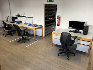 3x bureautafel met bureaustoel