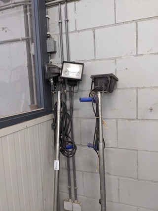 2x Bouwlamp op statief
