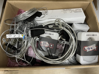 2x Doos met kabels One Connect Box Samsung