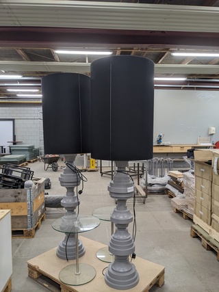 2x Vloerlamp met 2x bijzettafel