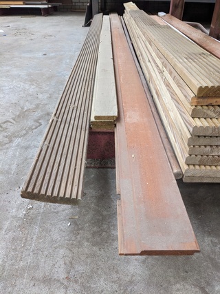 Partij hout o.a. 42x zweeds rabat ca 15x400cm