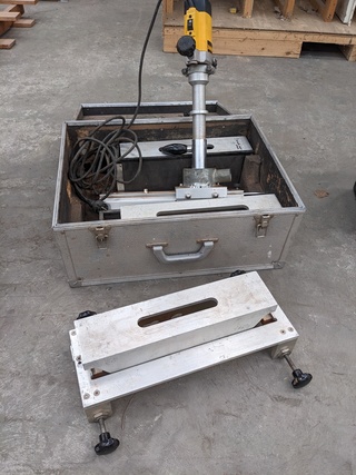 Slotgat freesmachine DeWalt, DW615