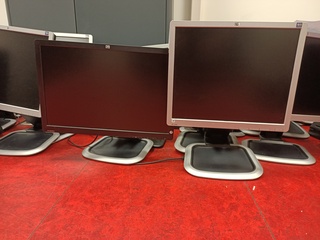 Ca. 25x Monitor, HP, 19 inch en JVC televisie 32 inch