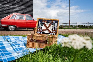 Toertocht in een klassieke auto voor 2 personen, Inclusief gevulde pic