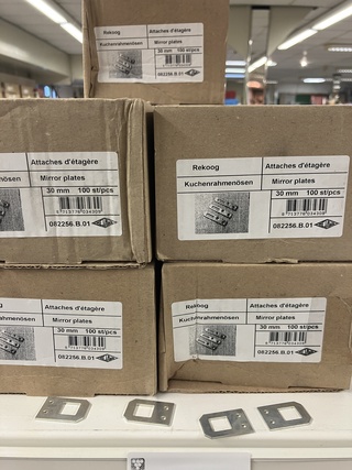 Ca. 18x  Doosjes rekogen 30 mm