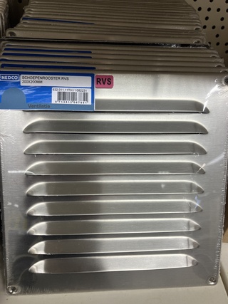 Ca. 115x Diverse ventilatieroosters aluminium RVS