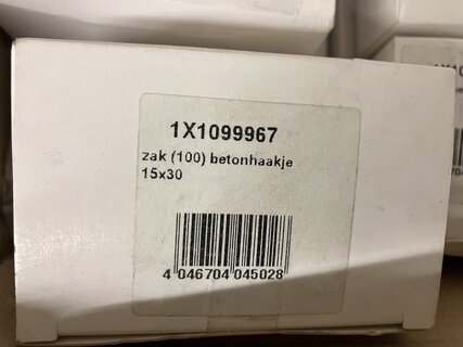 Ca. 100x Doosjes betonhaakjes