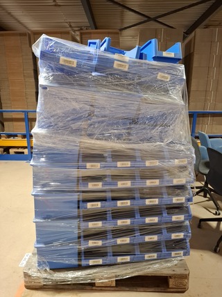 Partij diverse magazijnbakjes op 2x pallet