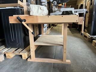 Werktafel met dewalt dws774-qs afkortzaag