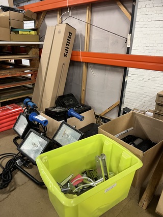 Partij bouwmarkt artikelen en verlichting W.o. philips, saval