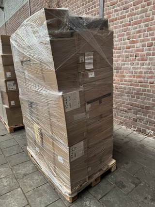 Mix pallet met 47 stuks design verlichting Paco Home – verkrijgbaar op