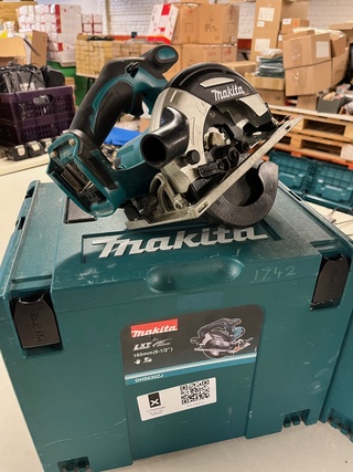 6x Bouwgereedschap, 1x 18V accu, 1x lader, M-boxen, Makita