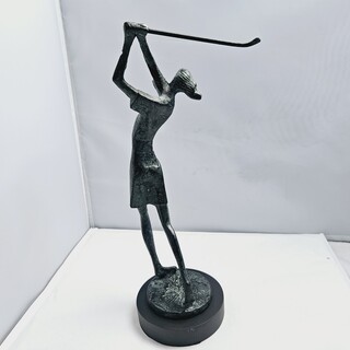 Bronzen figurine vrouwelijke golfer