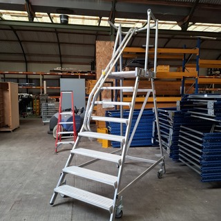 Bordestrap Krause, 7 treeds met bordes