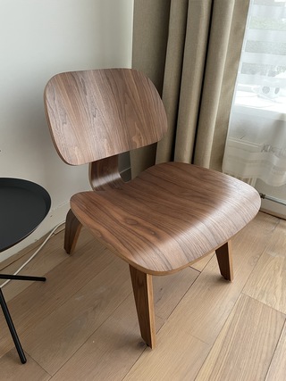 Eames LCW fauteuil in walnoot Replica, Zwart